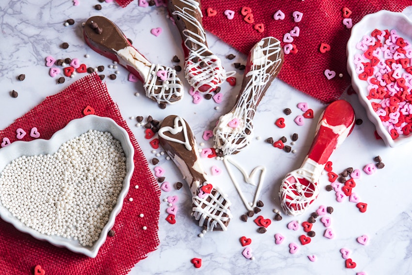 These Chocolate Candy Spoons Are Such a Cute Homemade Valentine's Day Gift