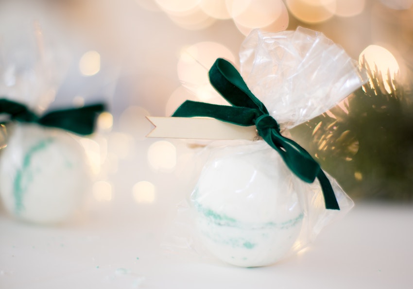 These Easy Homemade Bath Bombs Make Great Stocking Stuffers