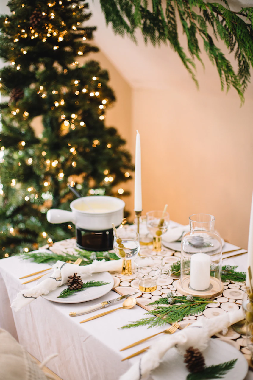 Attracktive winter wonderland table setting Create The Perfect Rustic Holiday Table Setting Inspired Home