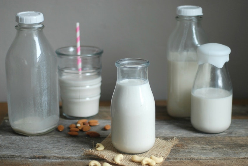 How to Make Homemade Almond Milk & Cashew Milk