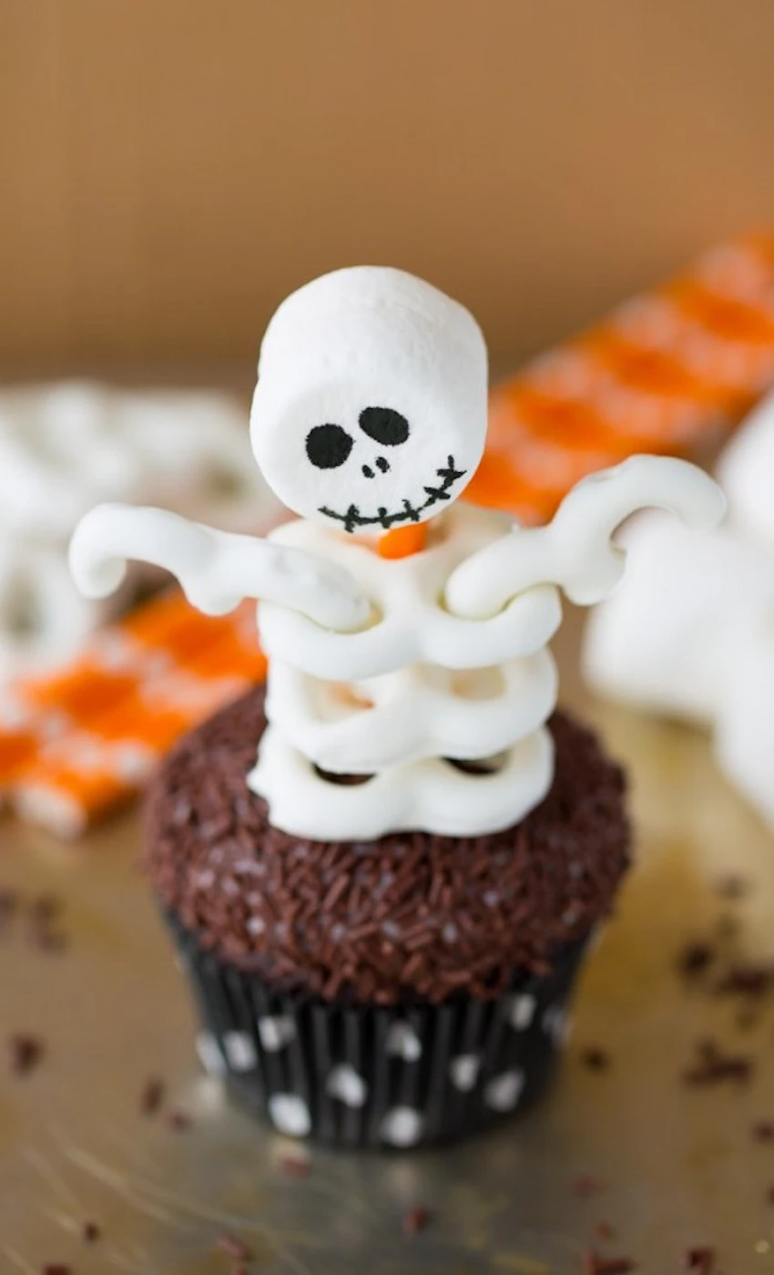 Spooky Skeleton Cupcake 595X1024