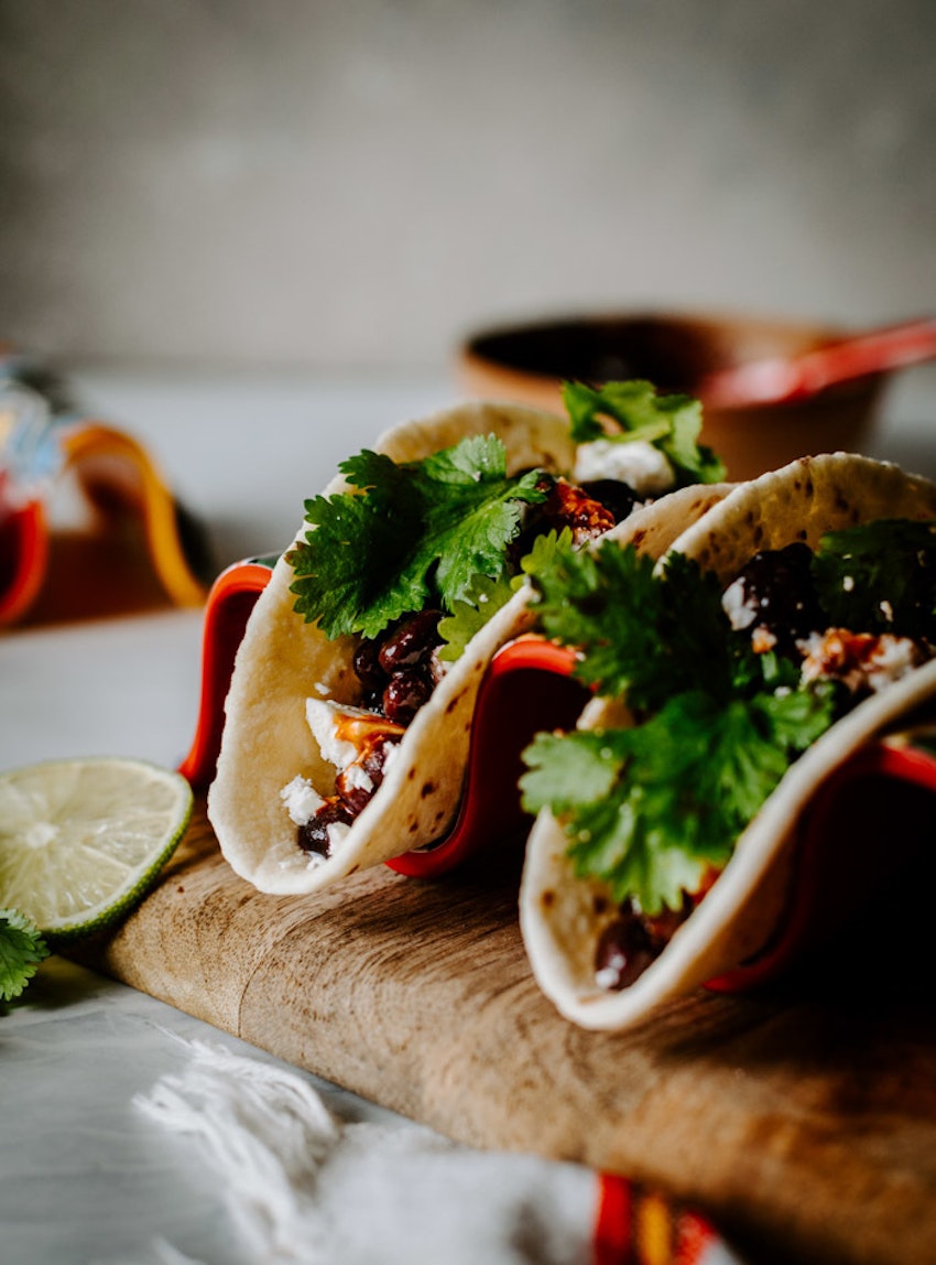 Easy Lunch in a Pinch: Black Bean & Feta Tacos | TheInspiredHome.com #easy #vegetarian #tacos #blackbean #healthy #recipes Blackbeanfetatacos 3
