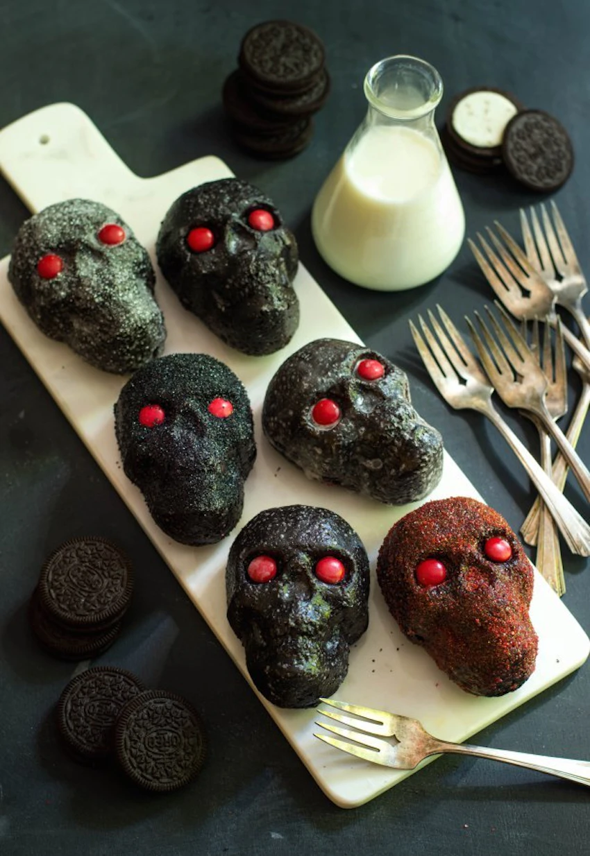 Dark Chocolate Oreo Mini Skull Cakes