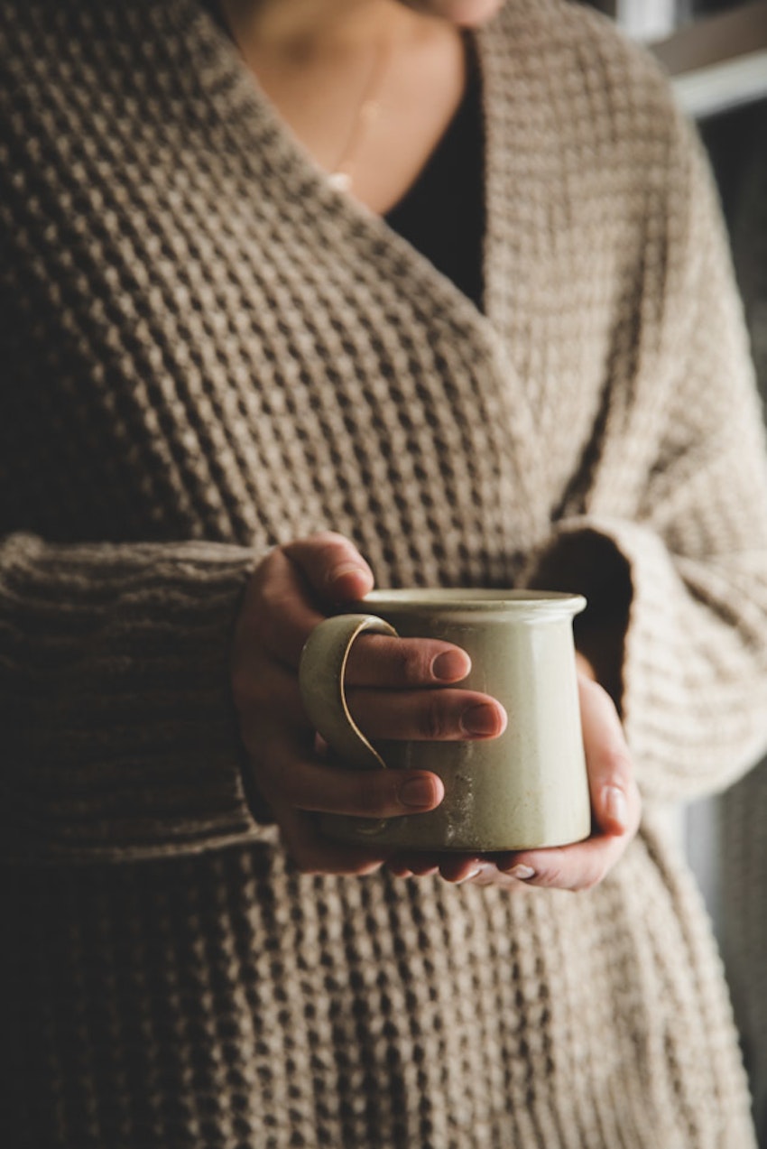 A Classic Hot Toddy to Keep the Sniffles at Bay | TheInspiredHome.com #hottoddy #recipe #drinks #cocktails #forcolds #applecider #whiskey #forcongestion #bourbon Hottoddydecember 12