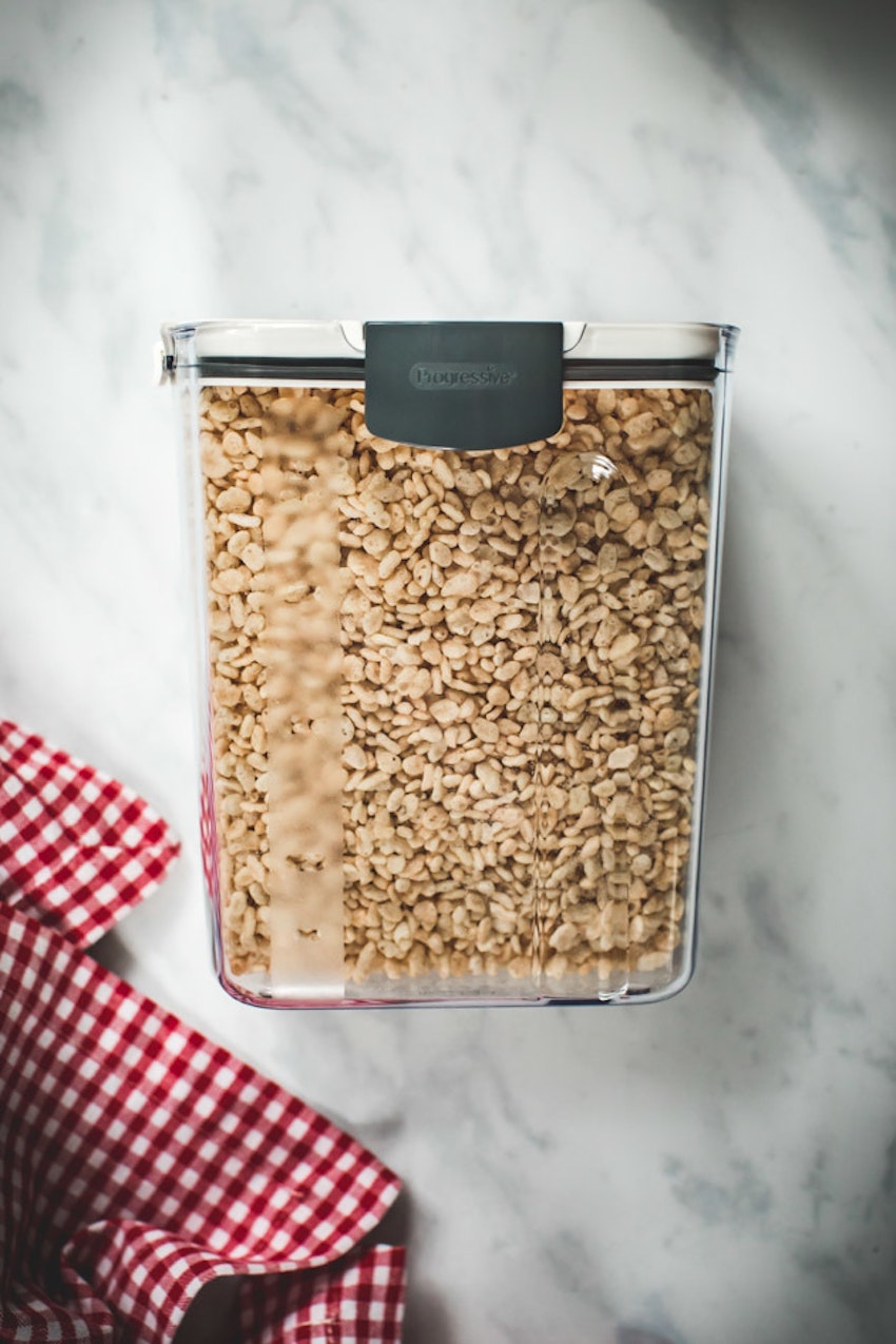 Holiday Rice Krispies Treats | TheInspiredHome.com #holidays #kids #desserts #treats #ricekrispies #ricekrispiestreats Ricekrispies 1