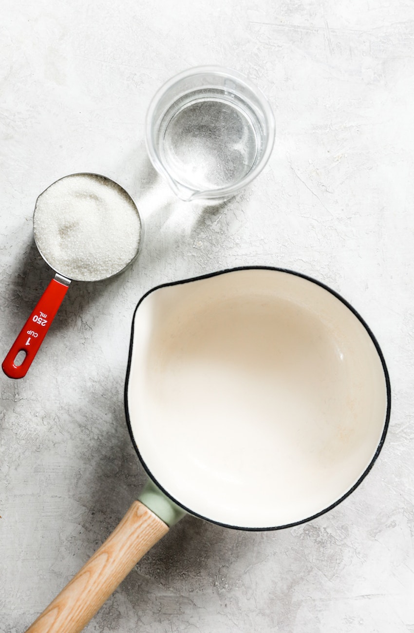 How to Make Your Own Simple Syrup | TheInspiredHome.com #simplesyrup #cocktails #homemade #recipes #howtomake #infused #DIY #jalapeno #lavender #drinks Simplesyrup 1